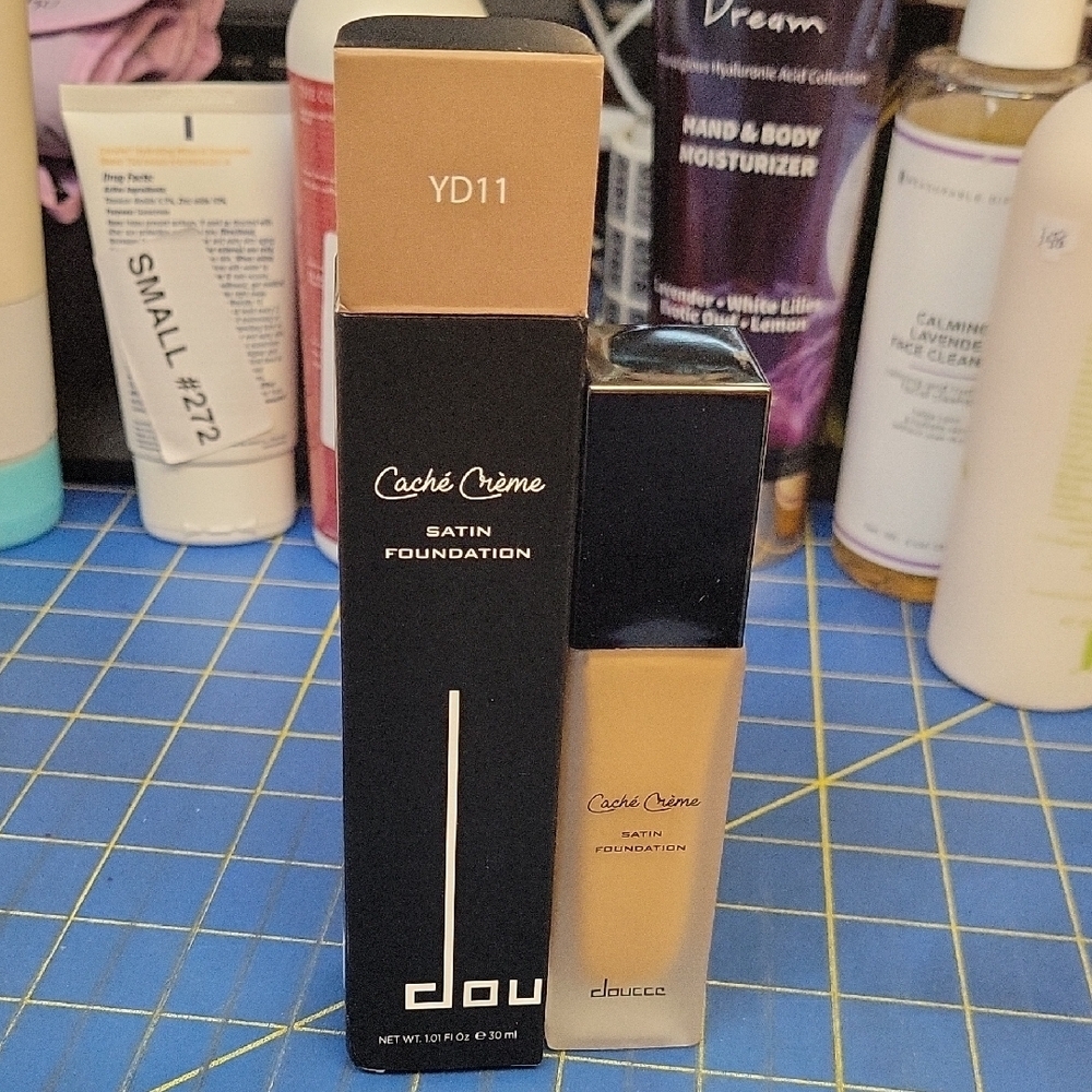 Doucce Cache Crème Satin Foundation - YD11 New in Box 30ml
